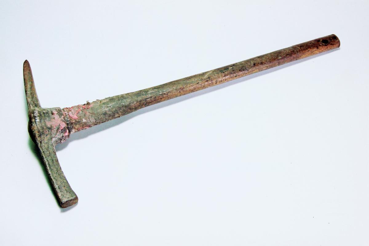 Double headed poll pick and hammer, possibly used in iron ore mine
