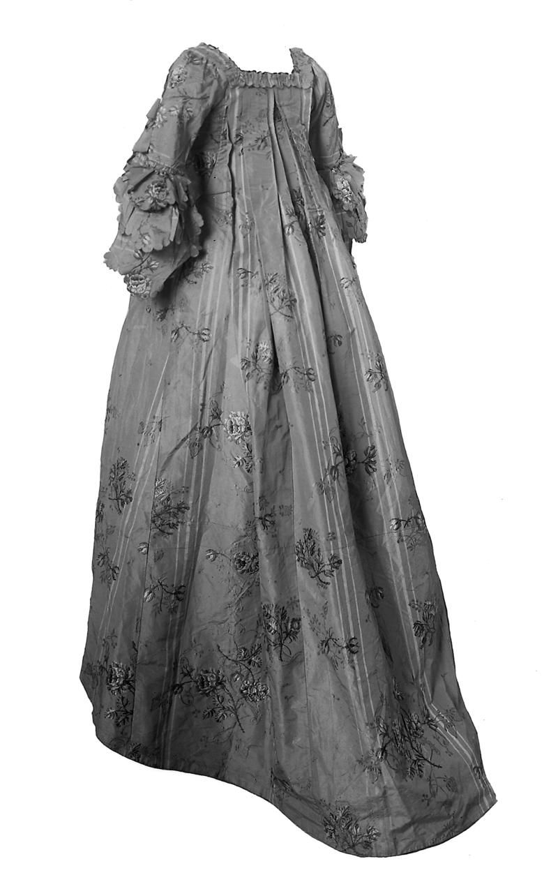 Lady&#039;s taffeta gown embroidered with nosegays