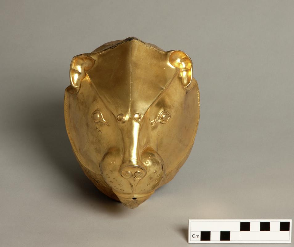 Replica gold lion&#039;s head &#039;rhyton&#039;