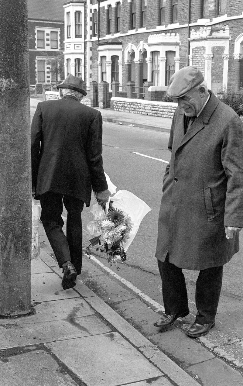 GB. WALES. Cardiff. Walkers in the Roath area of Cardiff. 1973.