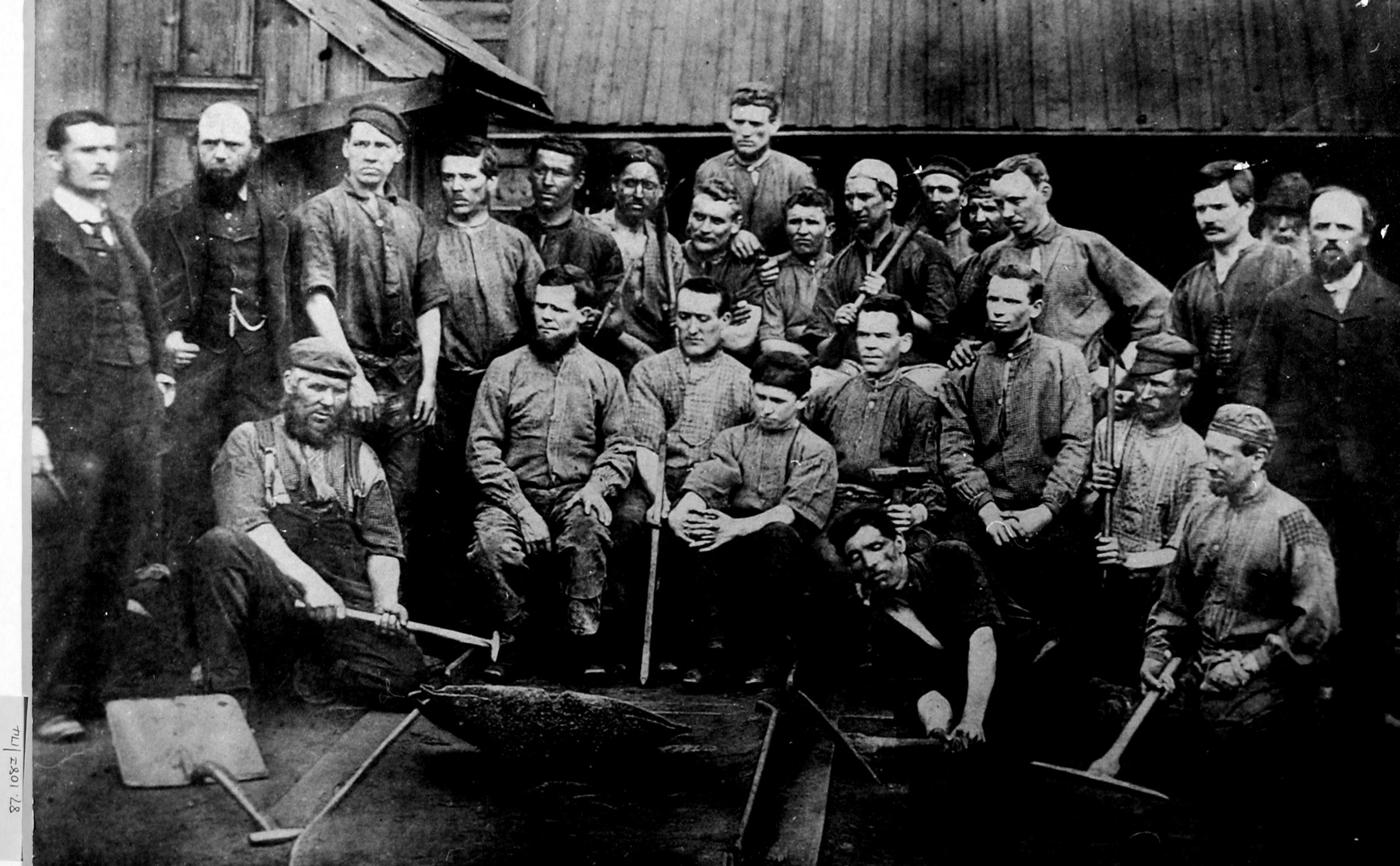 Tynewydd Colliery inundation rescuers and rescued, photograph
