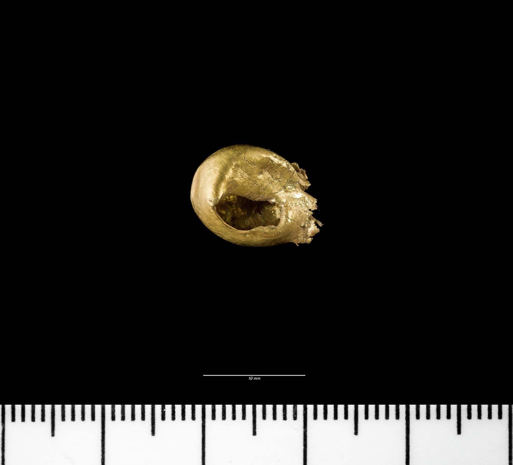 Middle Bronze Age gold bead