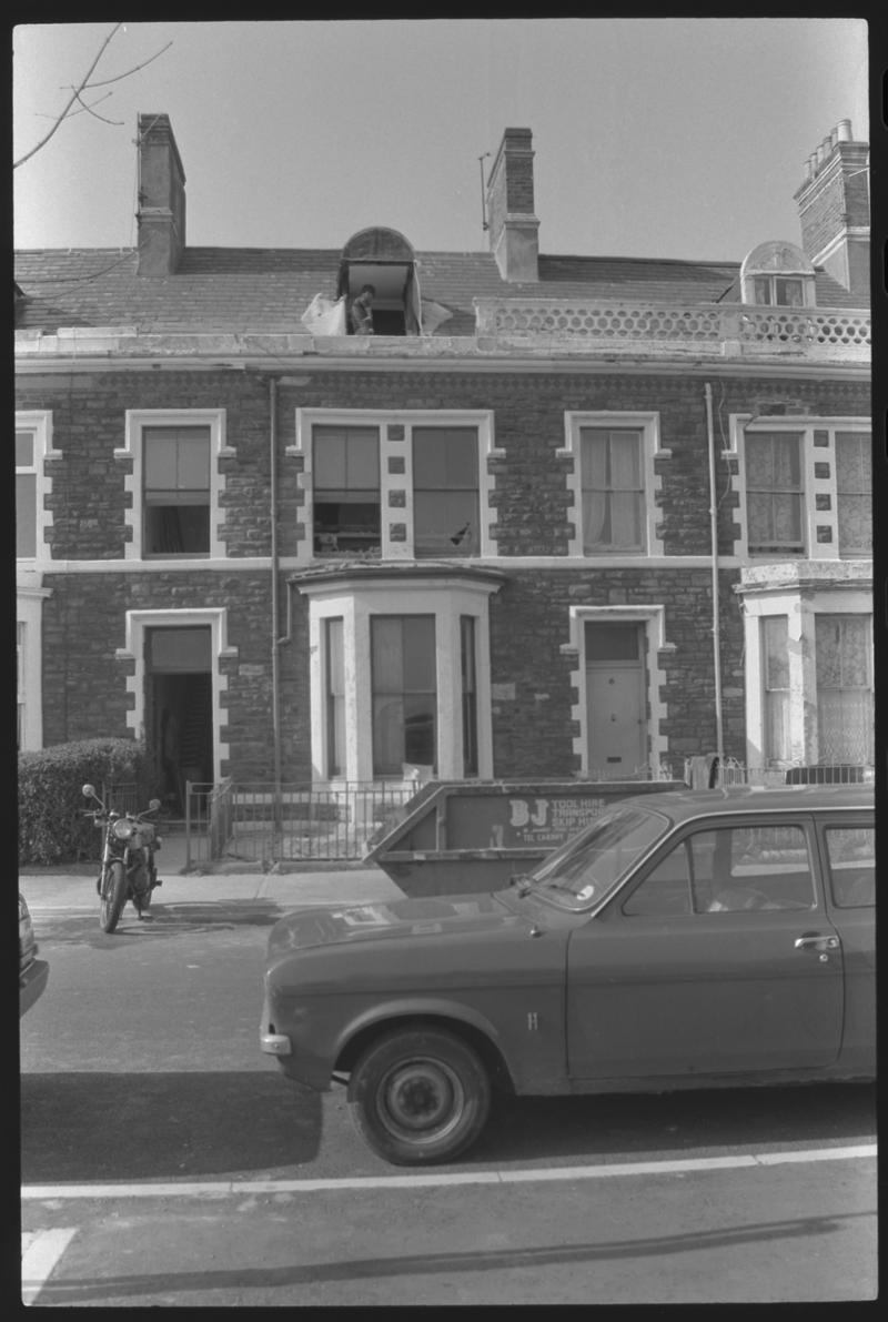 Butetown, negative