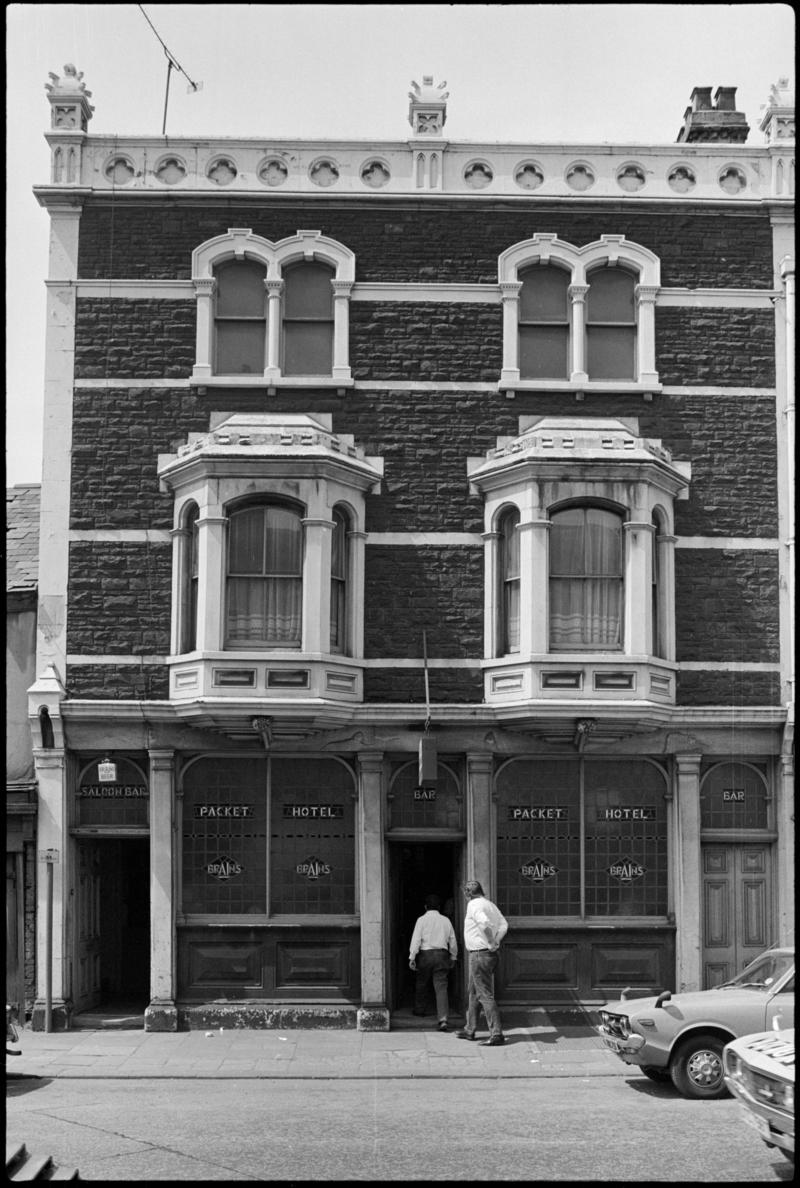 Butetown, negative