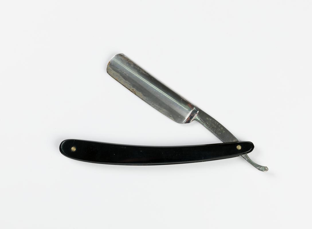 Cut throat razor