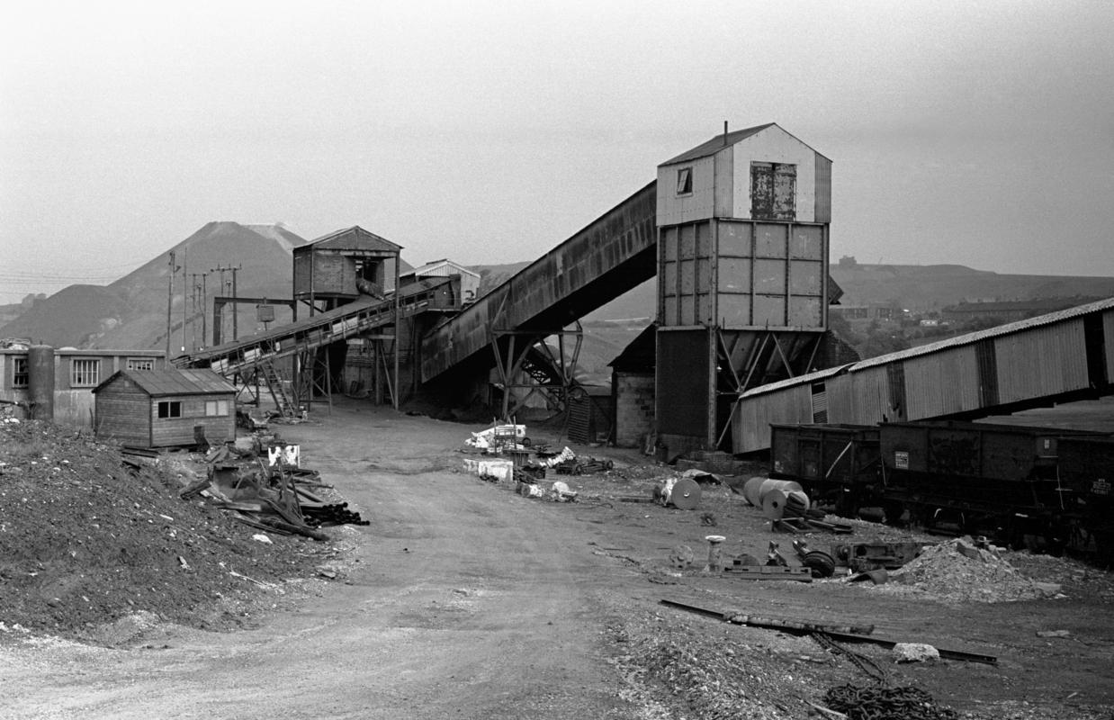 Conveyor &amp; screens on the surface, Big Pit