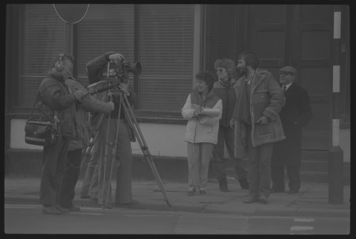 Film crew on Bute Street, outside the Cardiff Ship Stores. This later became part of the Welsh Industrial Maritime Museum (W.I.M.M.).