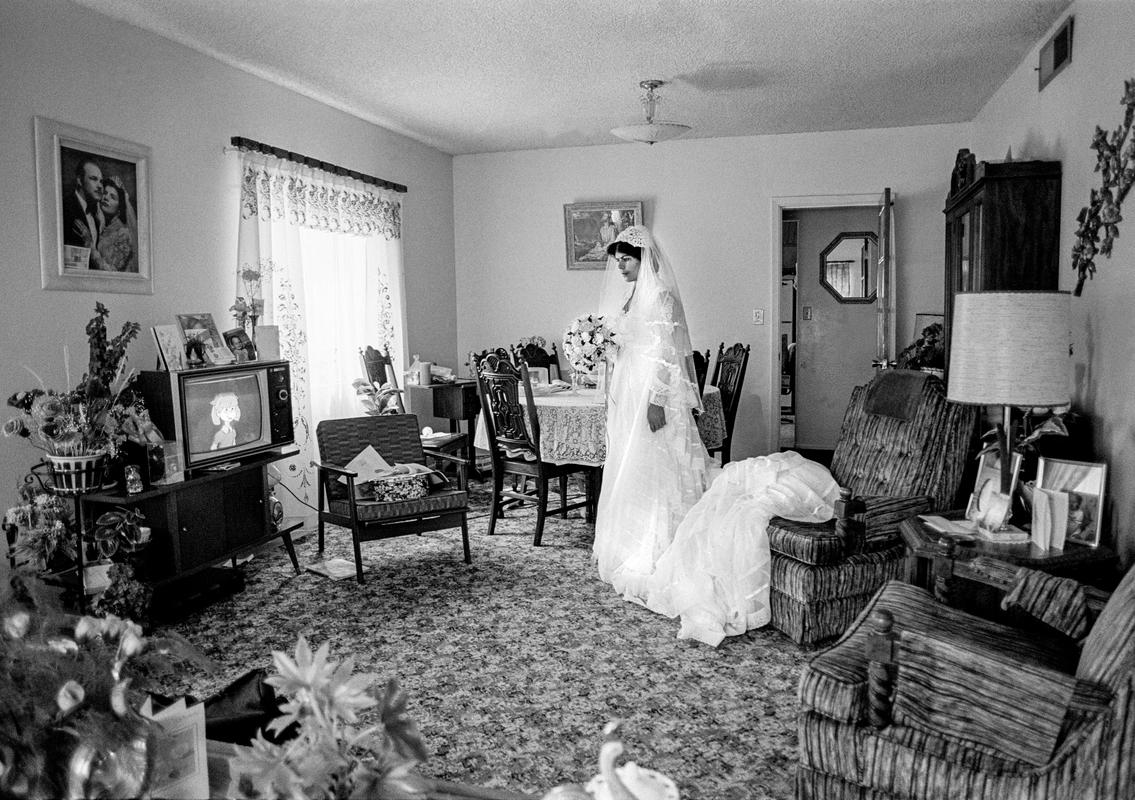 USA. ARIZONA. Fish Ranch. Mexican wedding. The waiting bride. 1980.