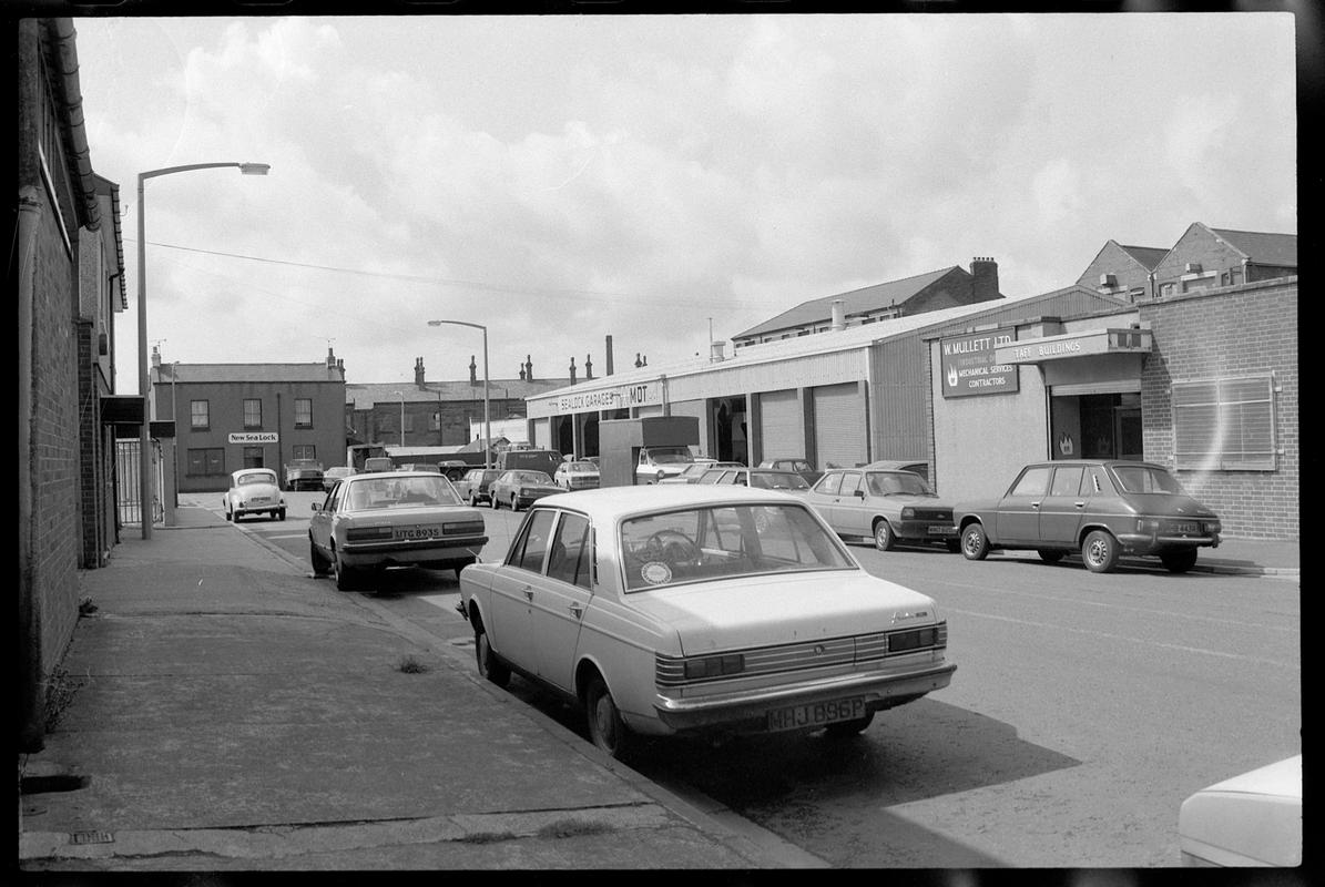 Harrowby Street, showing &quot;New Lock&quot; pub in the background.