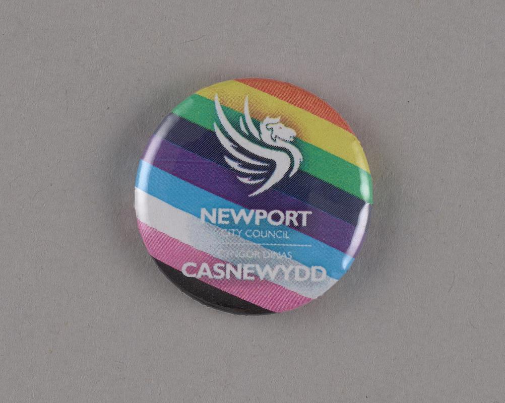 Badge &#039;Newport City Council Cyngor Dinas Casnewydd&#039;.