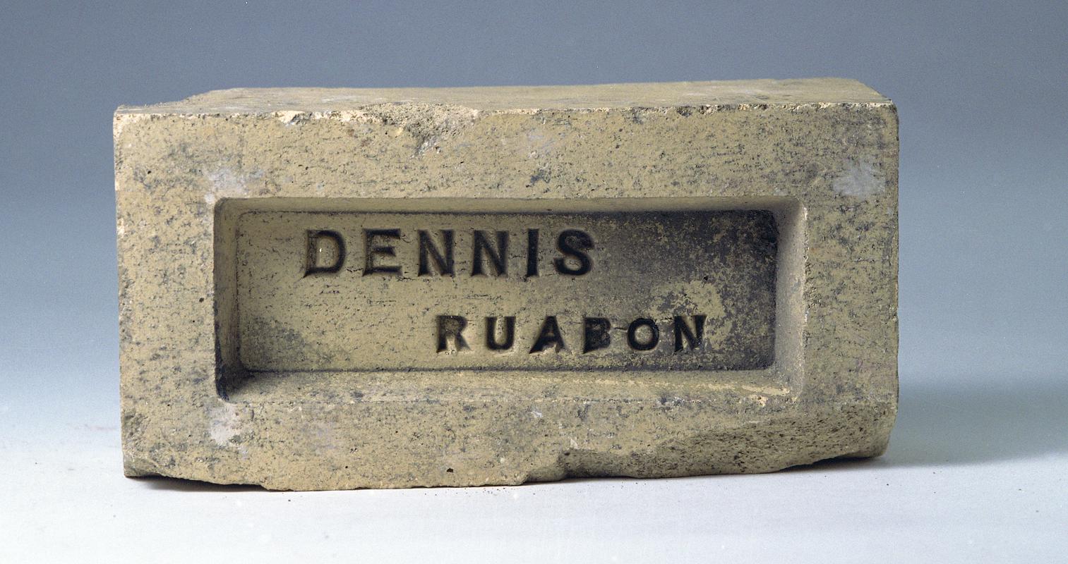 Brick : Dennis, Ruabon (obverse)