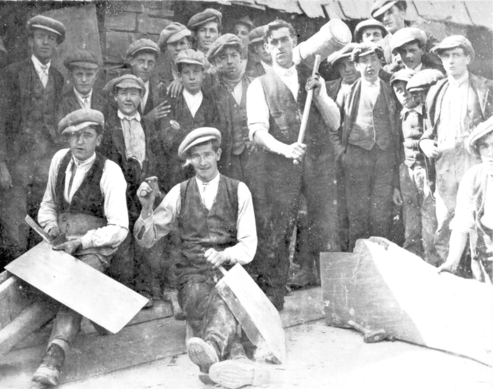 Dick Cae Glas (with the &#039;Rhys Mawr&#039; on his shoulder) and two quarrymen splitting and dressing, Dinorwig Quarry
