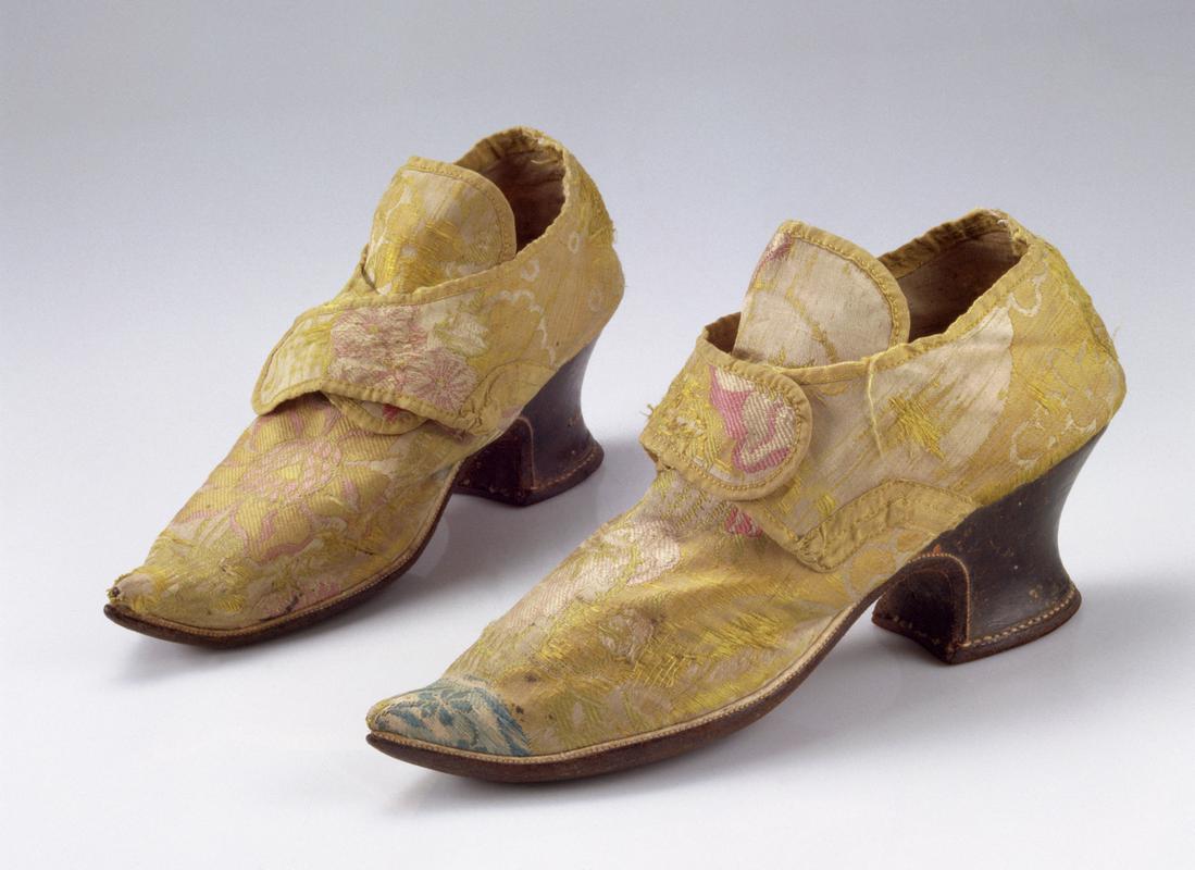 18th Century women&#039;s silk brocaded shoes
