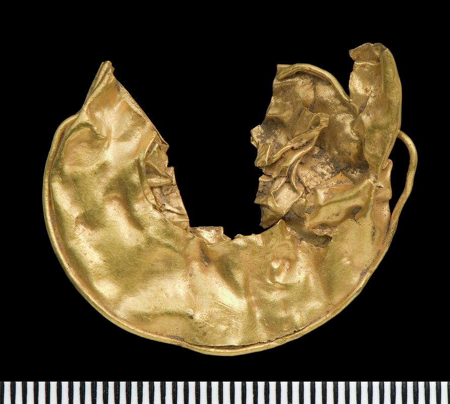 Late Bronze Age gold penannular lock ring