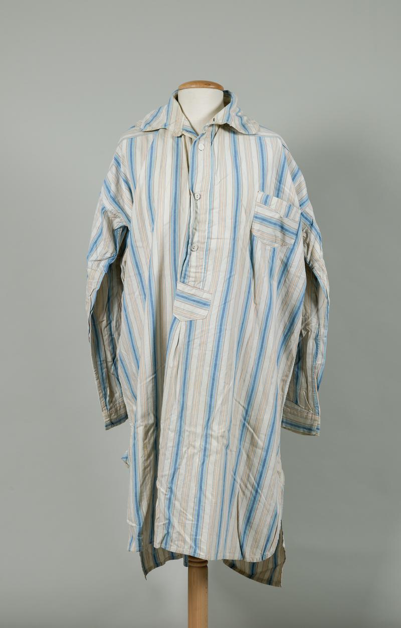 Man&#039;s nightshirt 1920 - 1940 (F76.303.1)