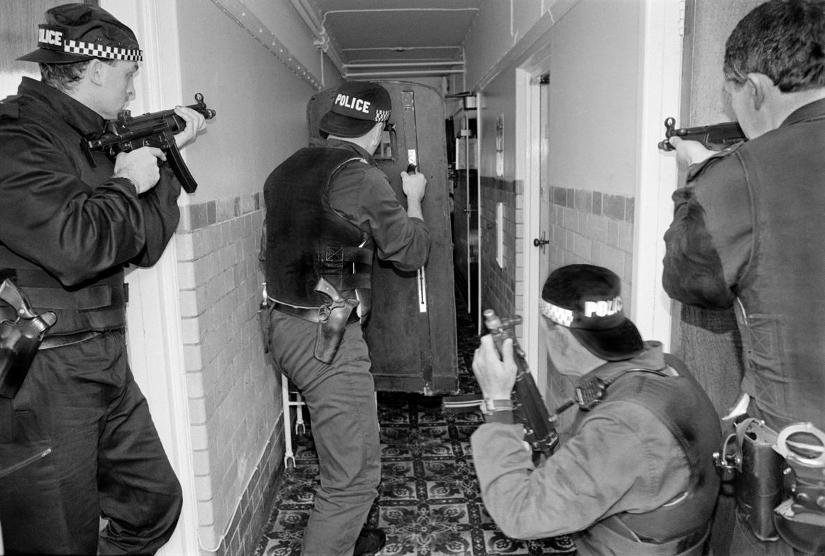GB. WALES. Bridgend. Special armed police group in training. 1996.