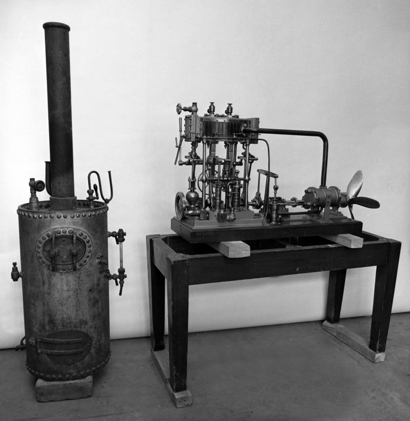 Model of marine engine &amp; boiler