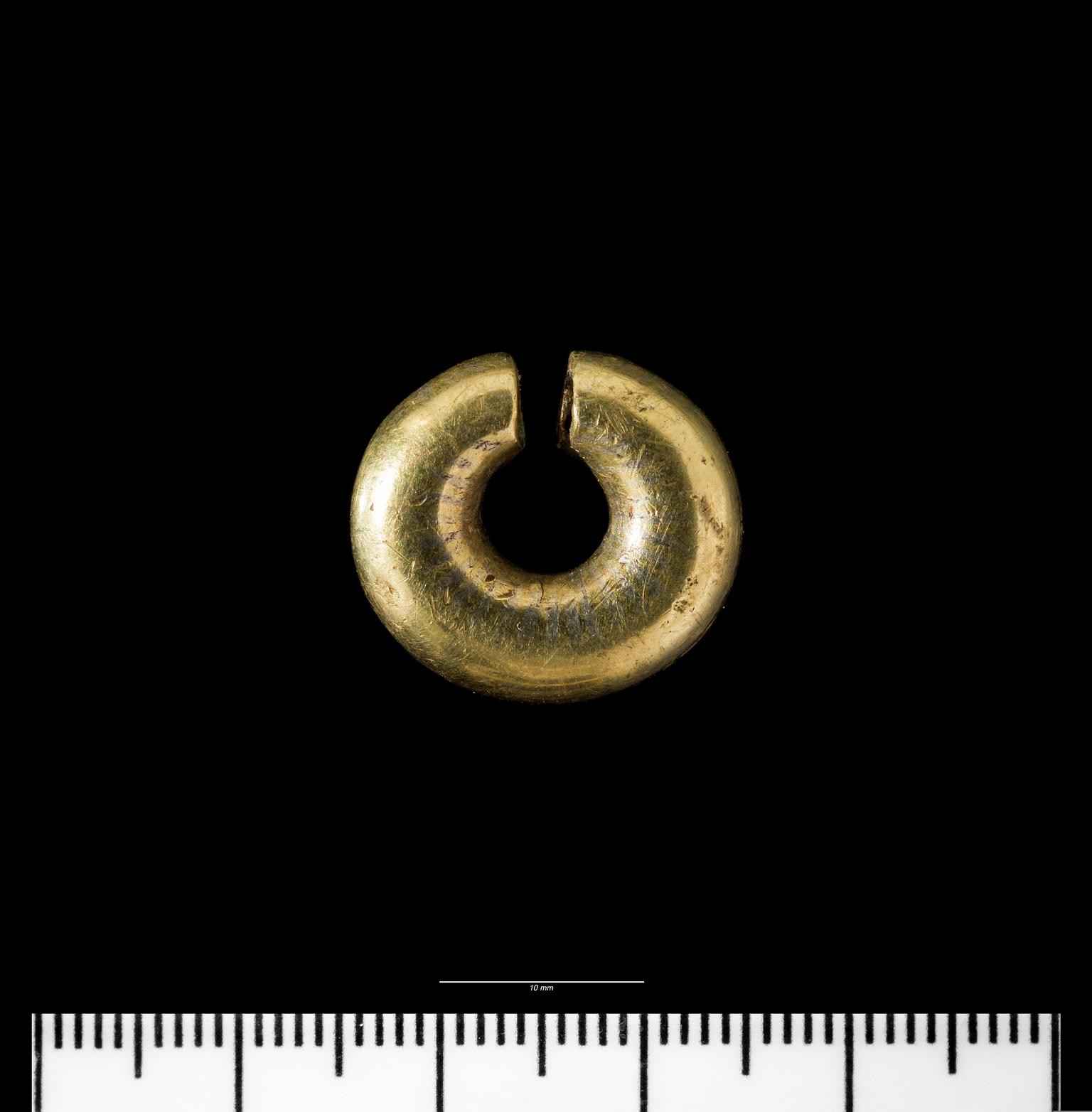 Late Bronze Age gold penannular ring