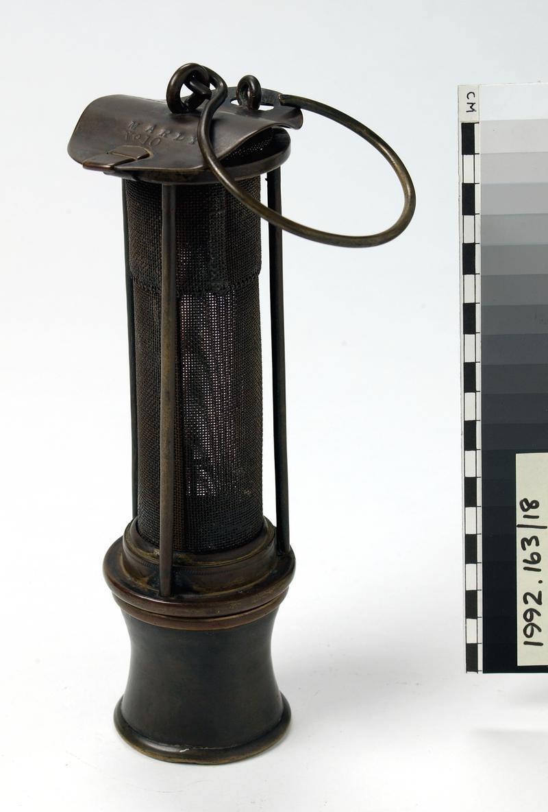 Unshielded Davy type lamp