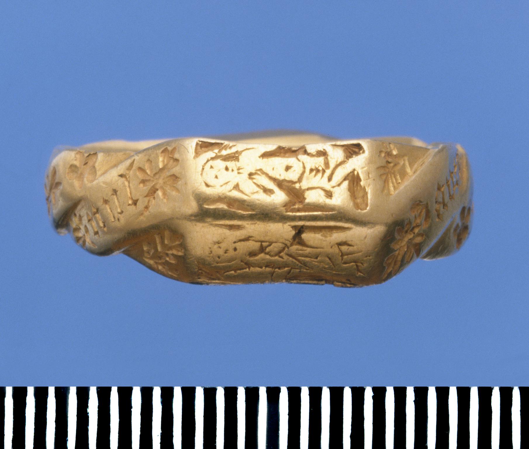 Medieval gold finger ring