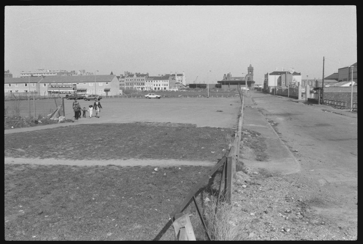 Cardiff Bay, negative