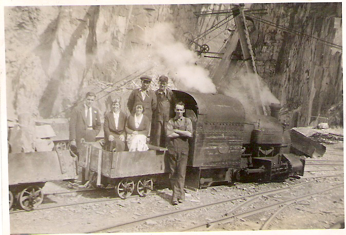 Steam engine and quarrymen at Rhostryfan Quarry