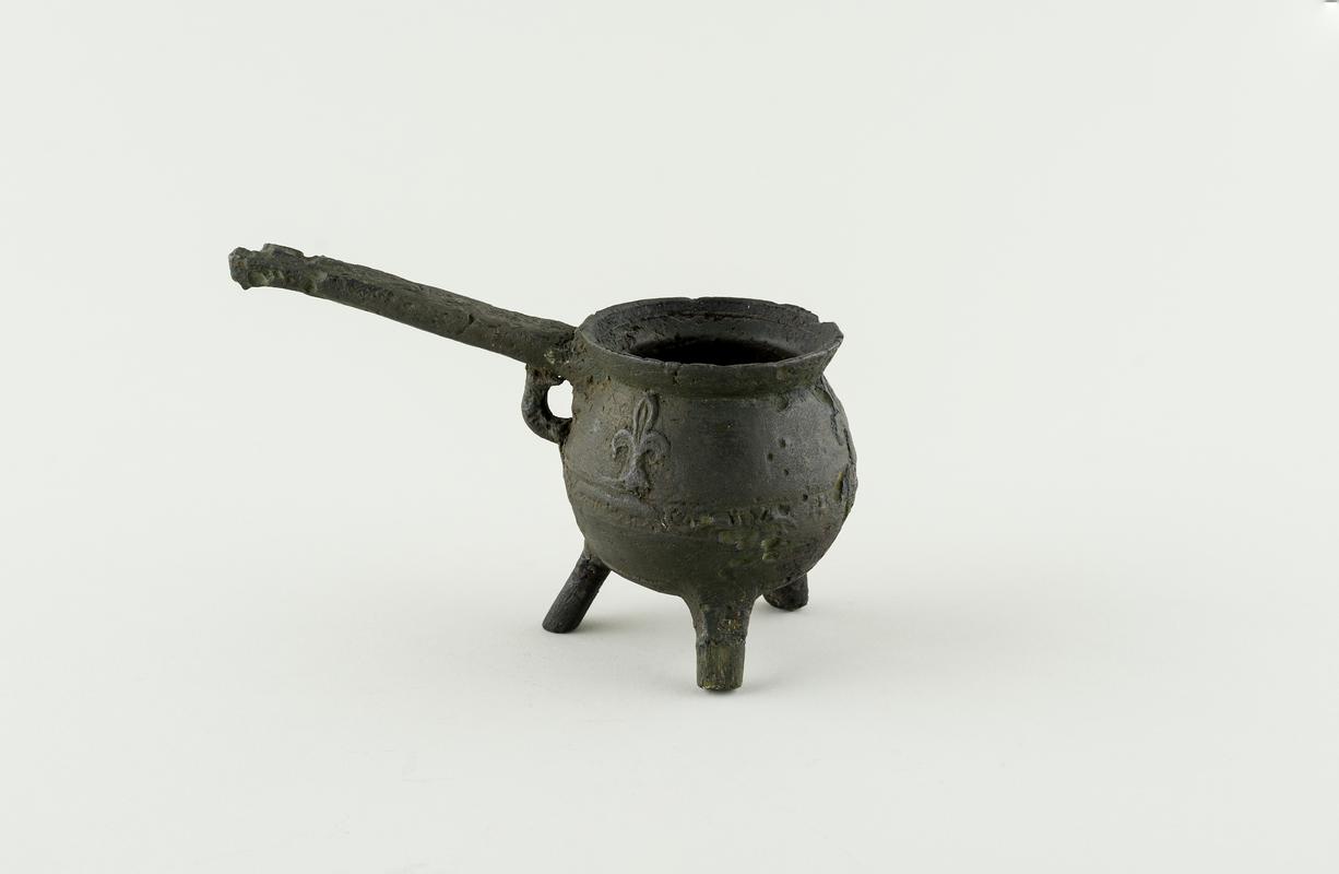 Post-Medieval copper alloy tripod pipkin