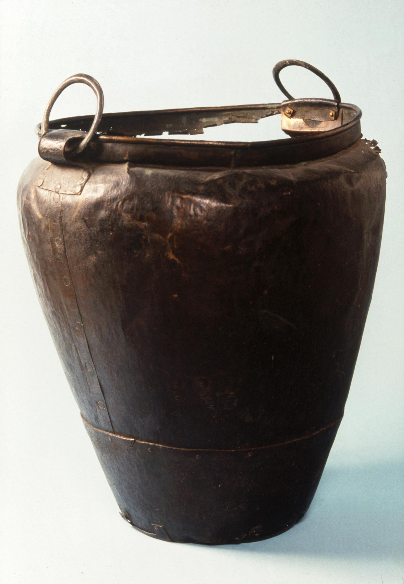 Late Bronze Age bronze bucket
