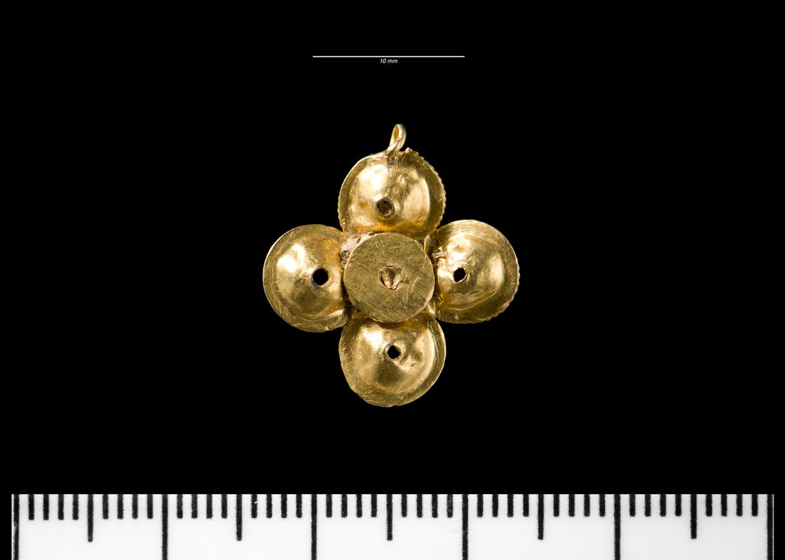 Post-Medieval gold pendant