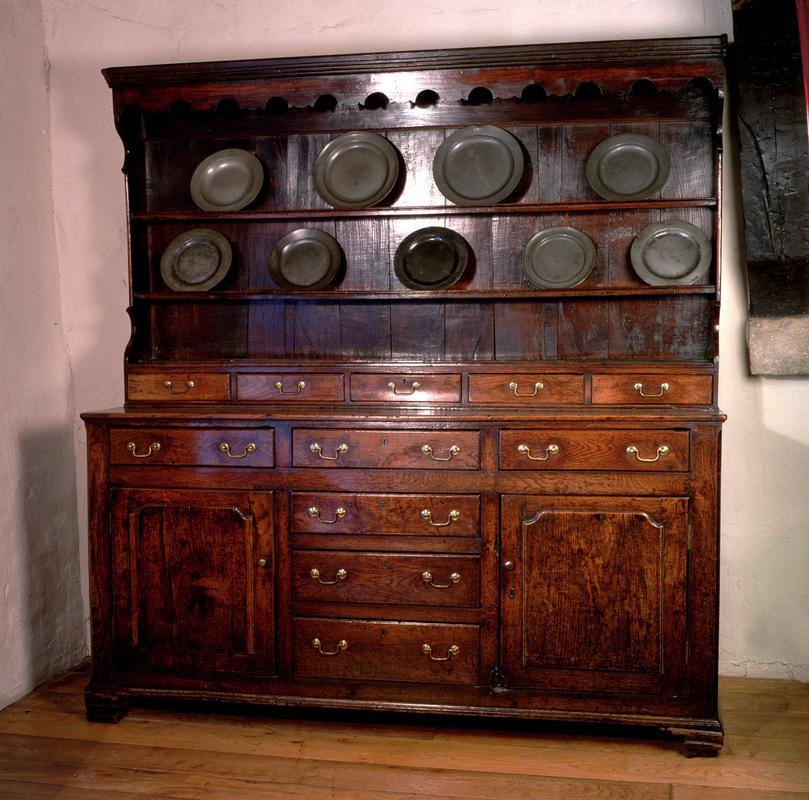Late 18th cent north Wales oak dresser