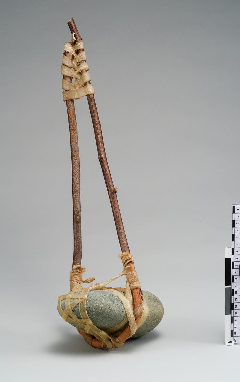 Early Bronze Age hammerstone (hafted replica)