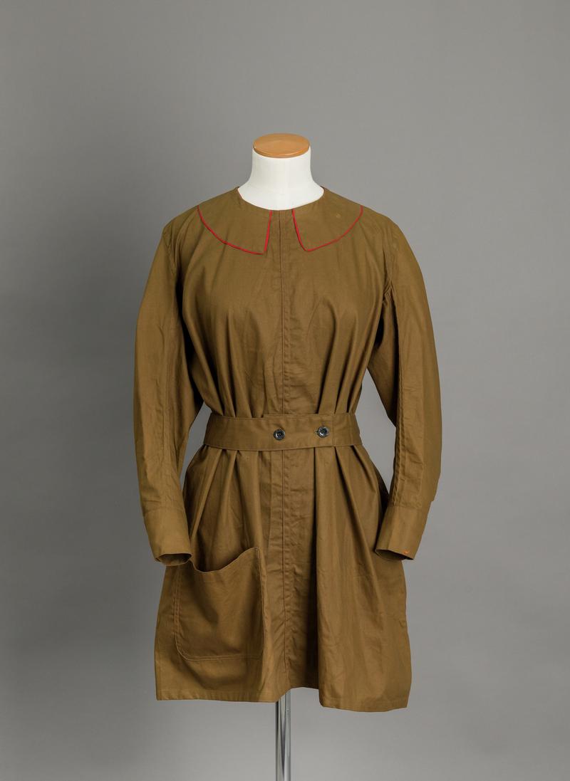 Munitions worker&#039;s overall, 1914 - 1918
