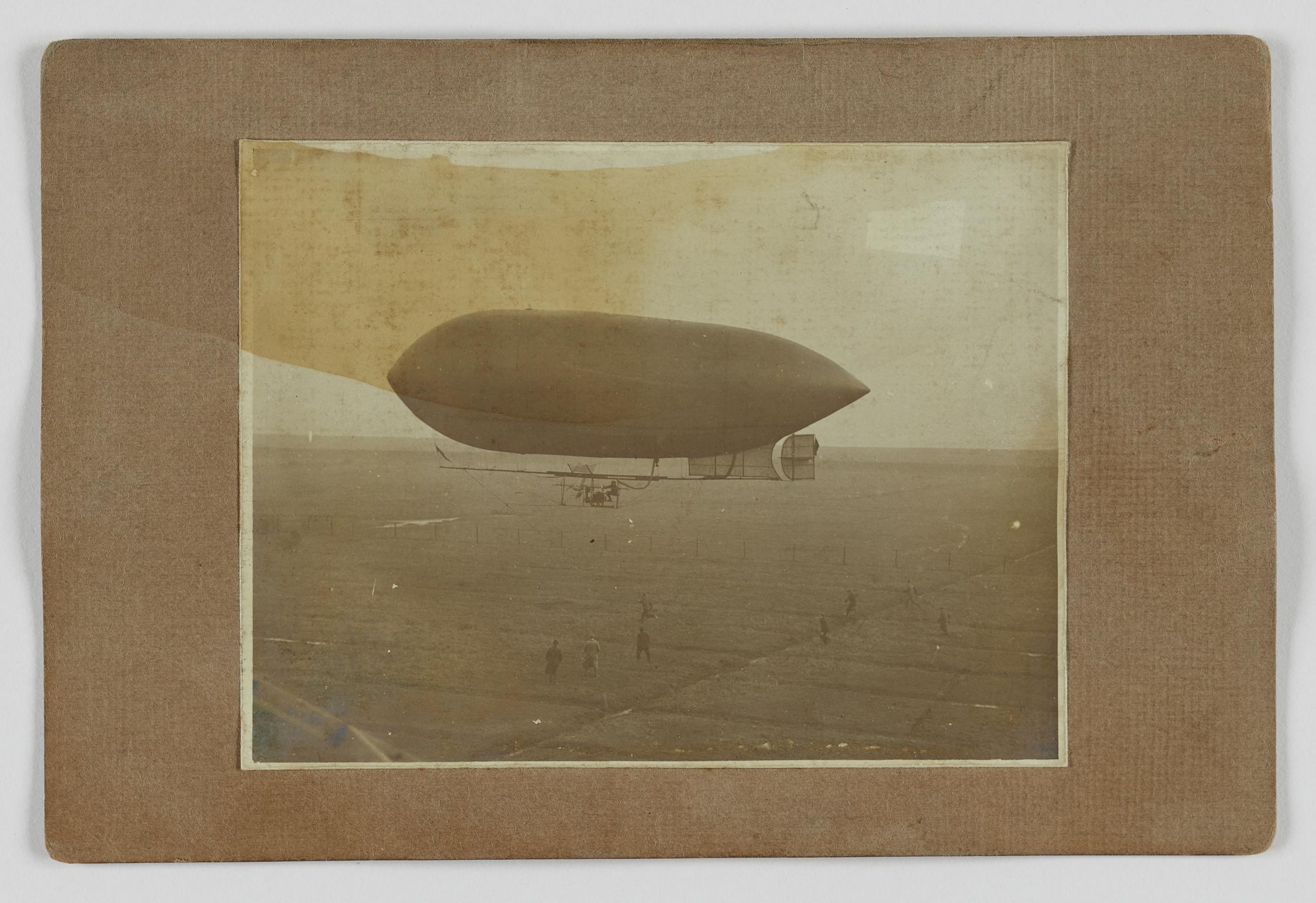 Ernest Willows airship, photograph