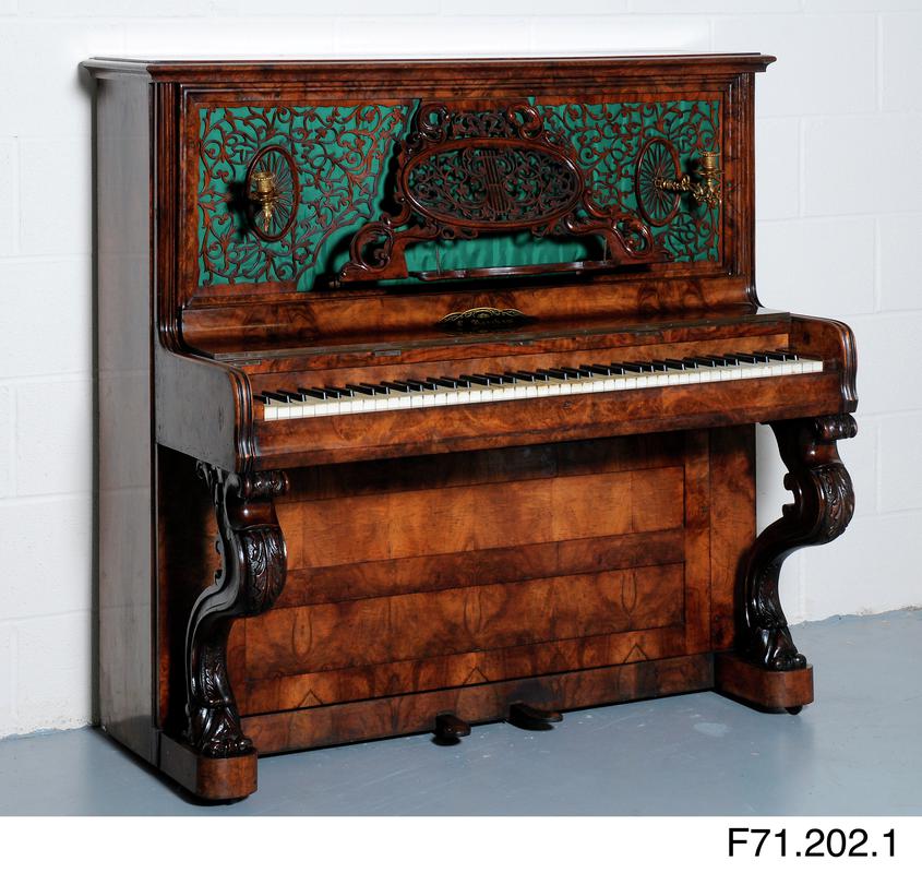 Upright piano