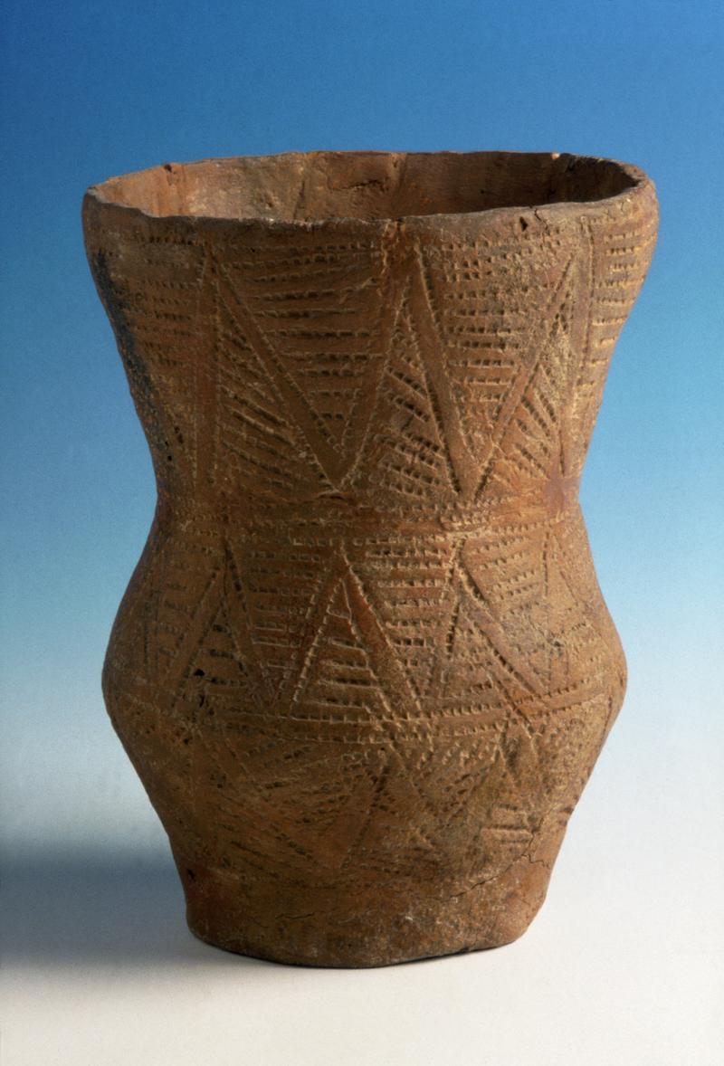 Early Bronze Age pottery beaker