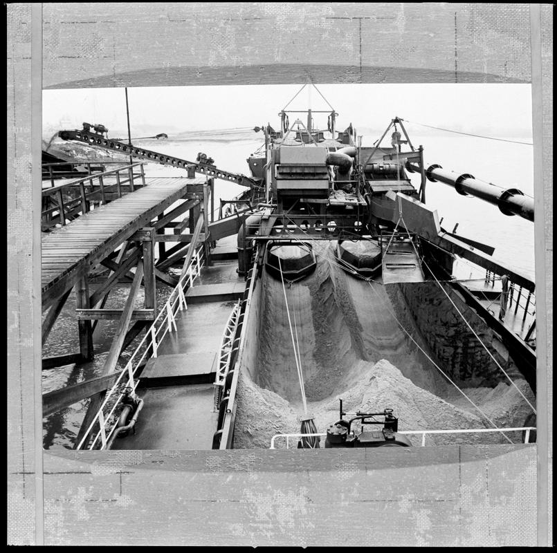 Discharging cargo of sand at Newport, showing drags.