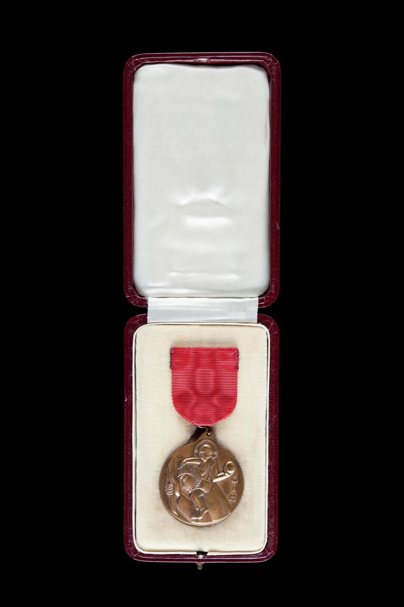 Daily Herald Order of Industrial Heroism bronze medal and case