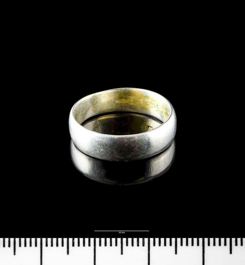 Post medieval silver gilt finger ring
