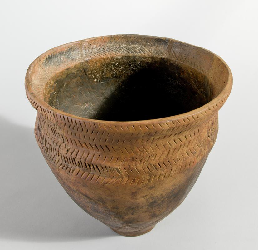 Early Bronze Age pottery food vessel urn