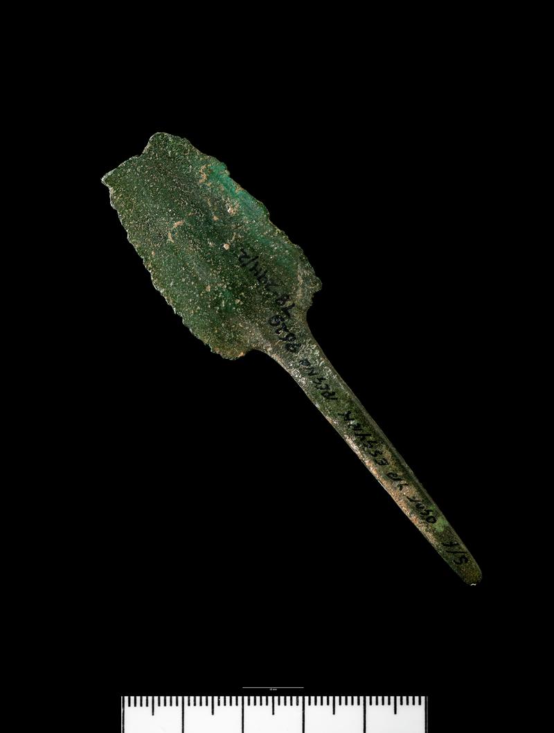 Middle Bronze Age bronze tanged razor