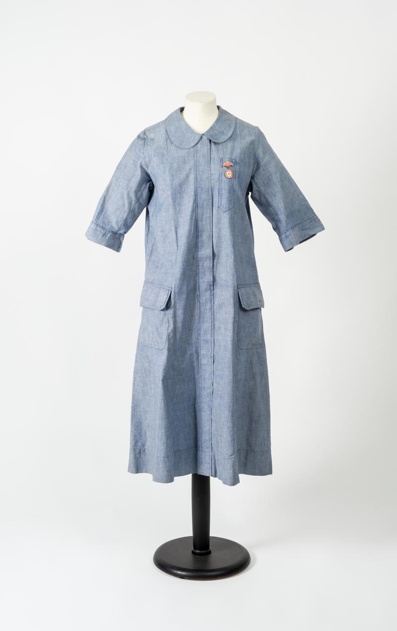 Nurse&#039;s dress, 1939 - 1945
