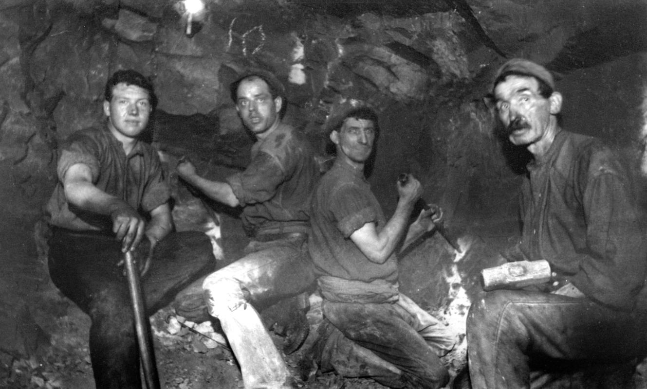 4 miners in main level, Mynydd Newydd Colliery