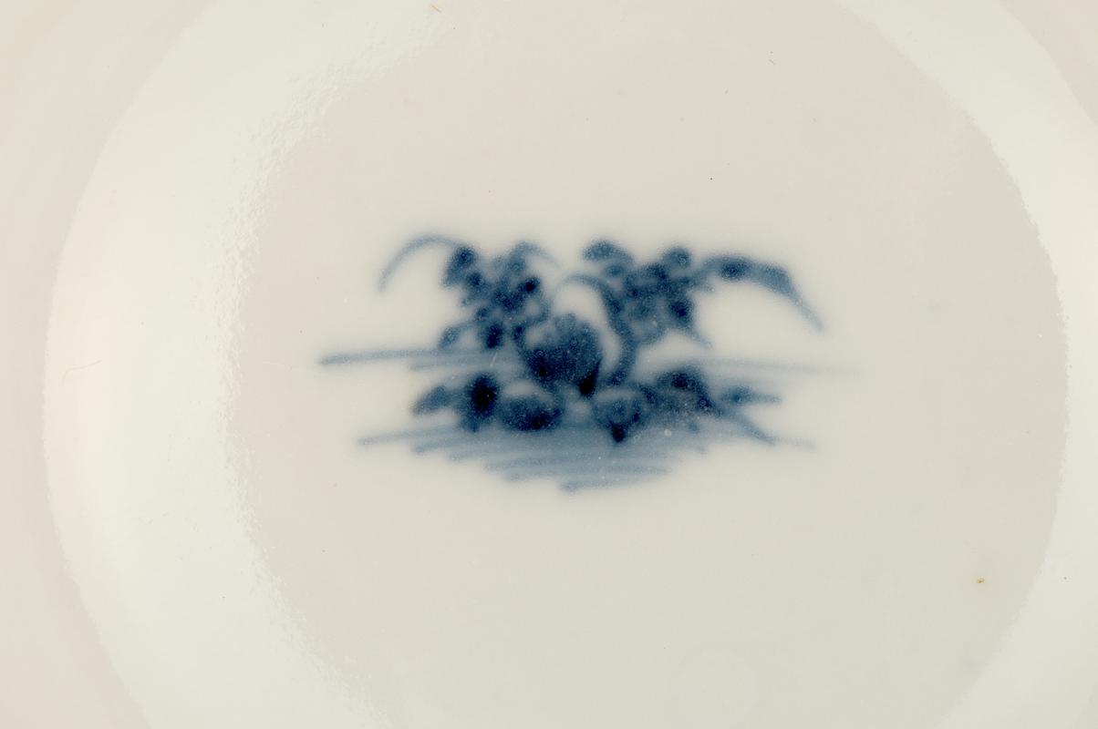 Tea bowl and saucer
