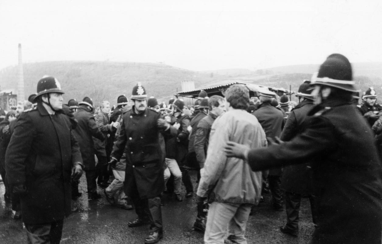 1984 strike  : Police at Phurnacite Plant