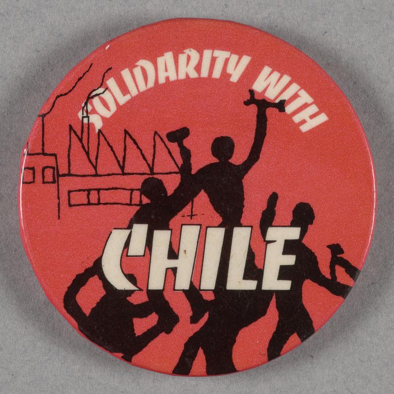 Badge with slogan &#039;SOLIDARITY WITH CHILE&#039;.