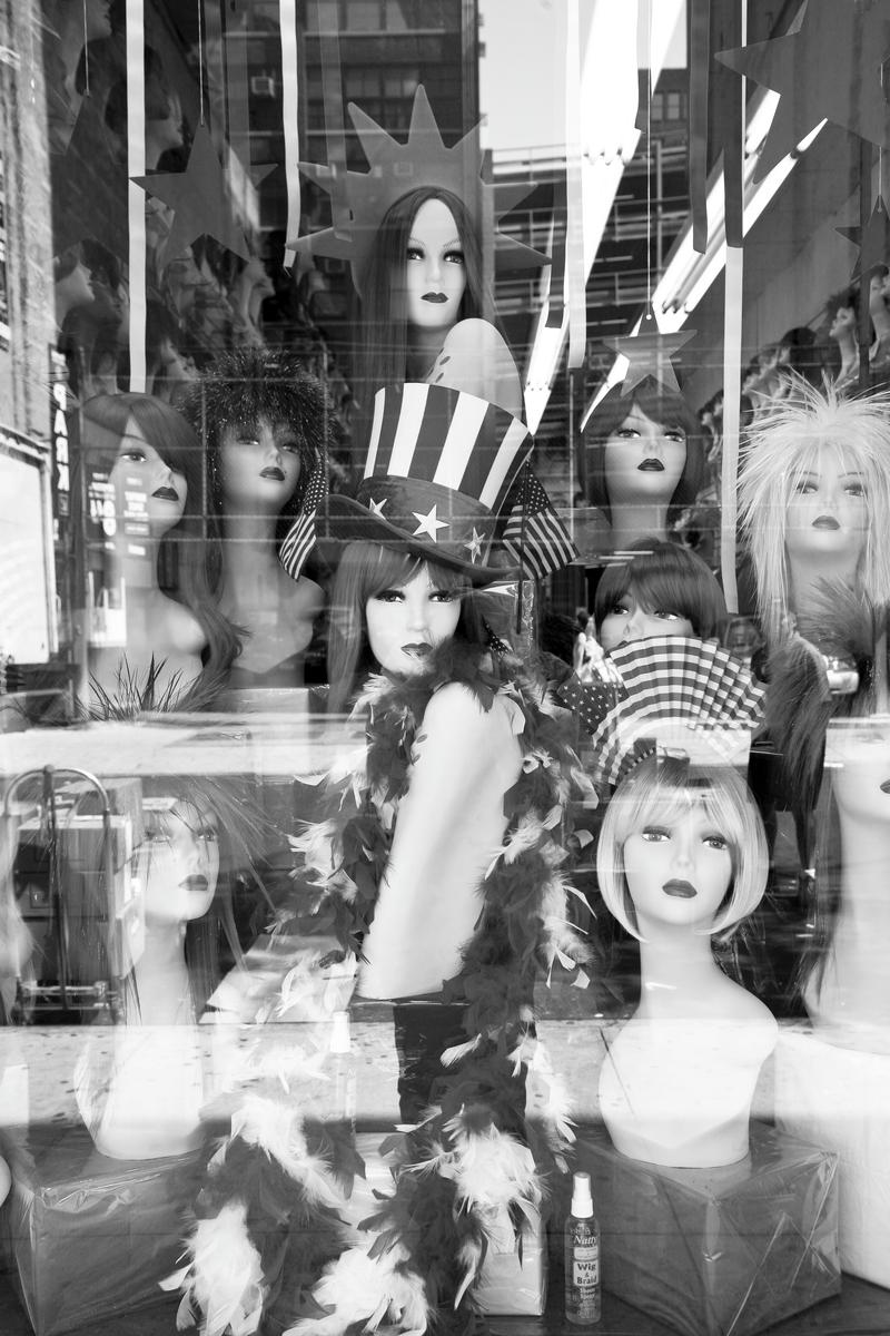 USA. NEW YORK. Shop window lower Manhattan. 2007.
