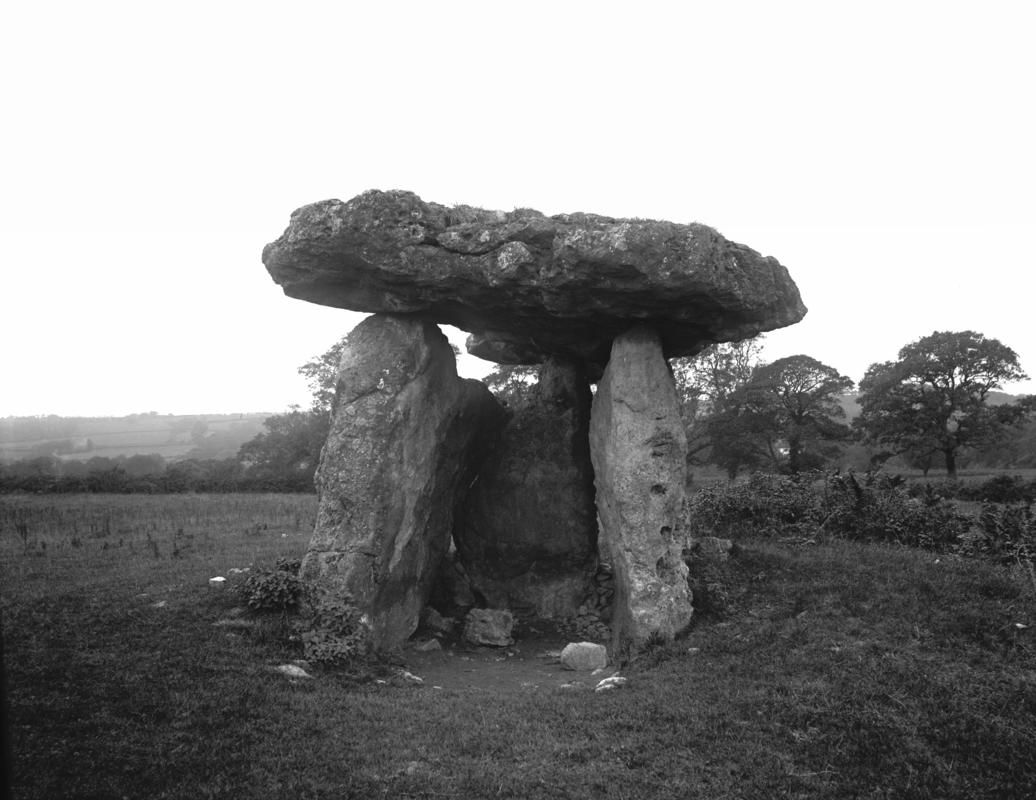 chambered tomb