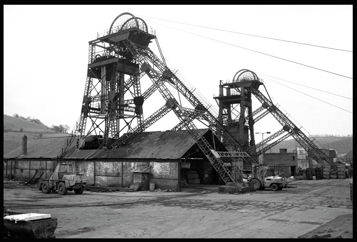 Surface view of both headgears at Coed Ely Colliery, 11th March 1986