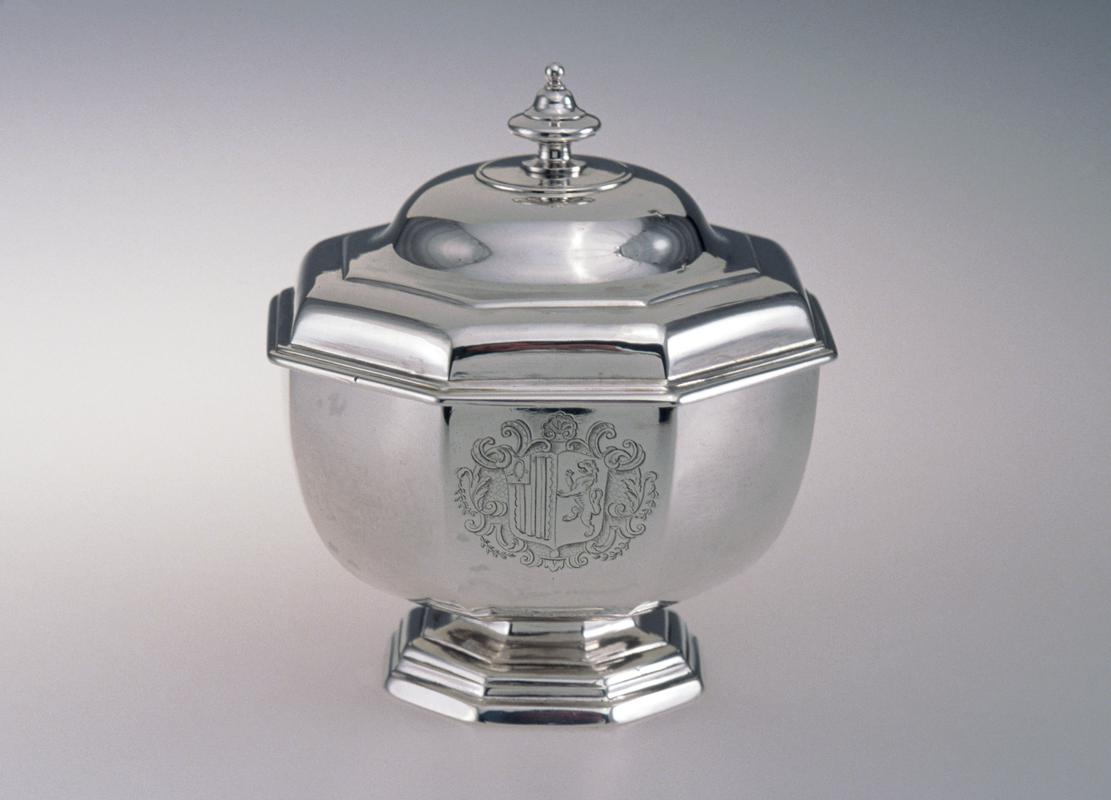 Sugar bowl 1726-1727
