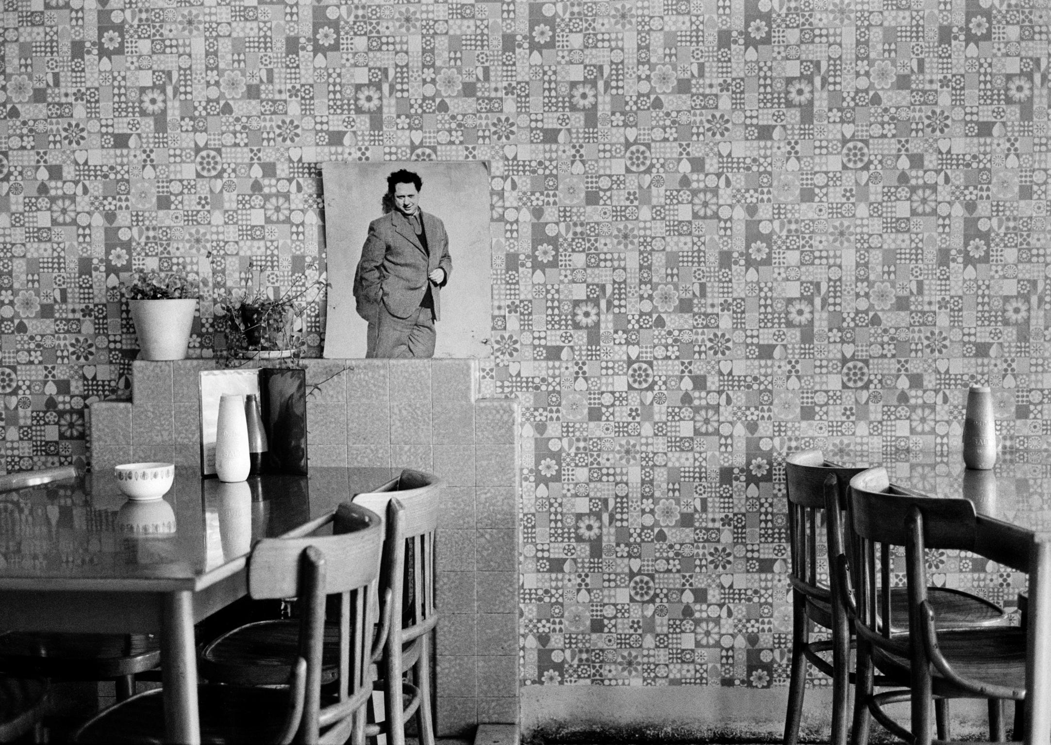 GB. WALES. Laugharne. Cafe with photo of Dylan Thomas. 1974.